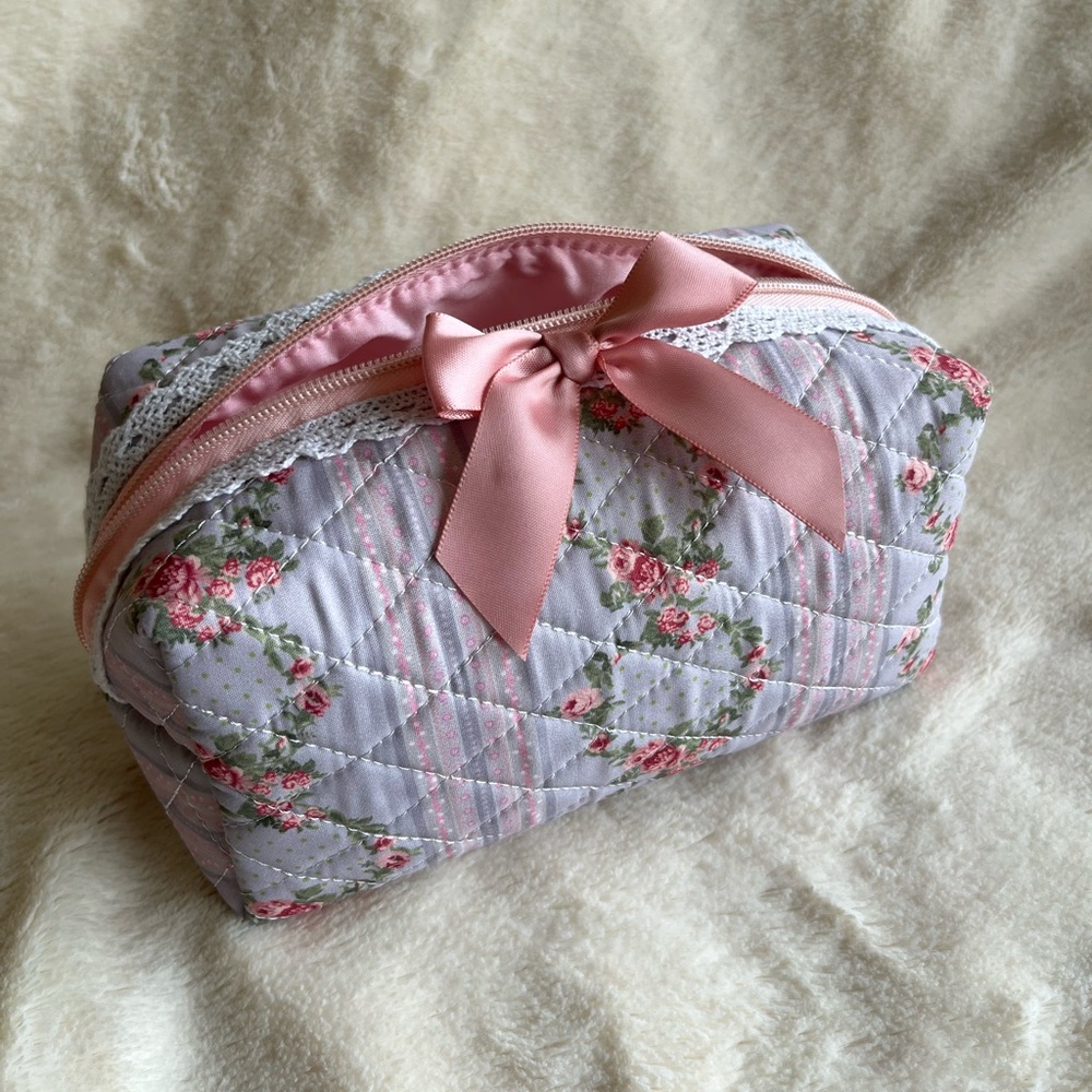 SOLD✨Coquette makeup bag✨